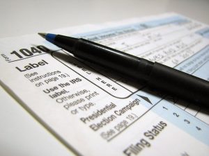 2481 Closeup Of A 1040 Tax Form And A Pen Pv